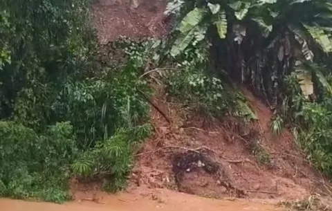 Deslizamiento de tierras y daños a vías es el resultado de mal tiempo en Colón