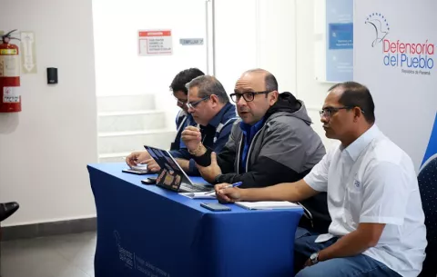 Llegan nuevas quejas de víctimas del dietilenglicol a la Defensoría del Pueblo 