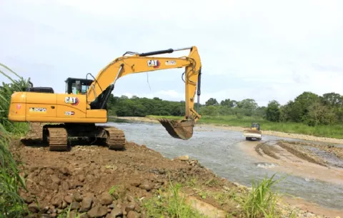 Desarrollan labores de dragado preventivo en el río Juan Díaz