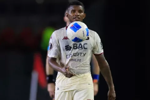 Alajuelense se corona ante el Saprissa de Fidel Escobar