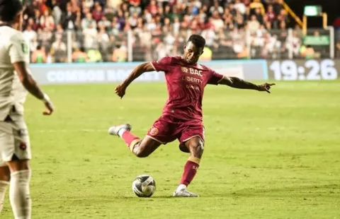 Fidel Escobar dio vida al Saprissa en la final ante Alajuelense