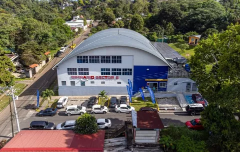 Inauguran gimasio  del Sector 8, La Cabima