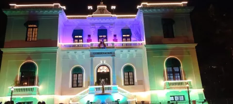 Gobernación de Panamá y el Parque Porras se iluminan para la Navidad