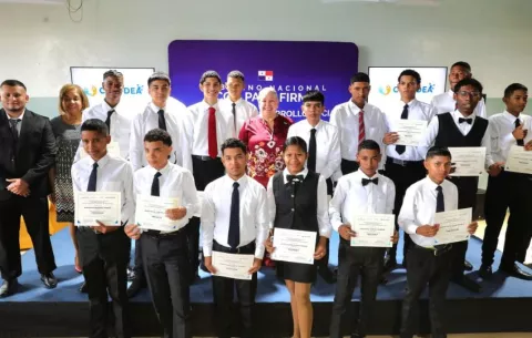 Se gradúan 21 jóvenes del Cefodea tras completar formación académica y vocacional