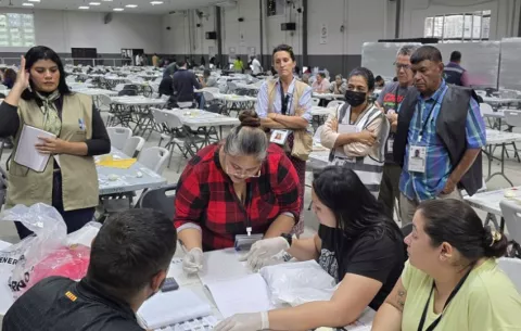 Honduras a espera de declaratoria presidencial en medio de polémica por el conteo especial