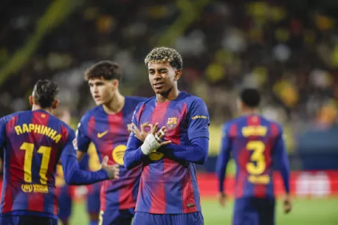 Barcelona  se impone al Villarreal con los goles de Raphinha y Lamine Yamal