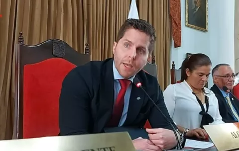 Mayer Mizrachi a reclamos de representantes: 'El dinero está, pero ¿dónde están las obras?'