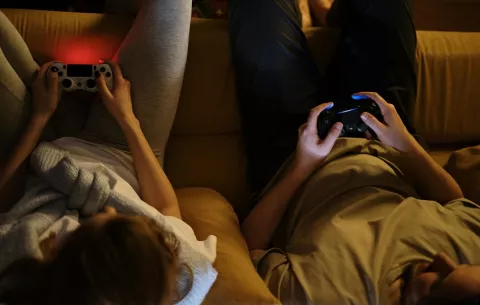 ¿Cómo detectar y eliminar apps espía en el celular de tus hijos?