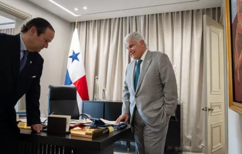 Mulino llama a Kast para desearle 'lo mejor en este nuevo capítulo' en Chile