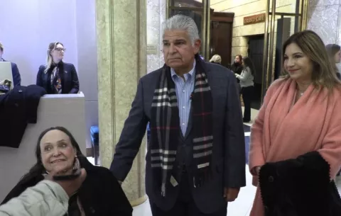Mulino se reúne en Oslo con familiares de María Corina Machado previo al Nobel de la Paz