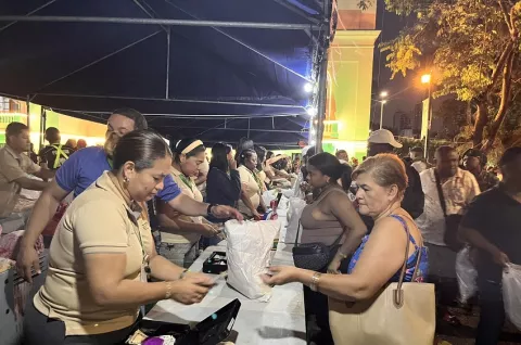 Largas filas de ferias navideñas vistas desde una óptica económica