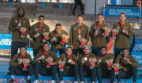 Panamá Futsal y Cristal Cuervo suben al podio por la medalla de plata en los Bolivarianos