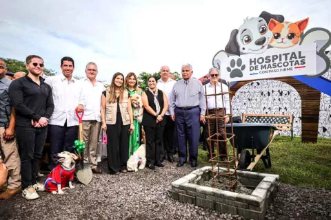 Dan la primera palada para la construcción del hospital de mascotas