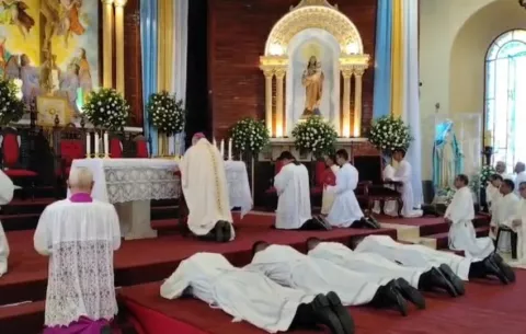 Ordenan a tres sacerdotes y un diácono en la Catedral de Santiago