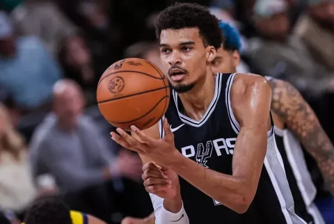 Knicks y Spurs en la final de la NBA Cup