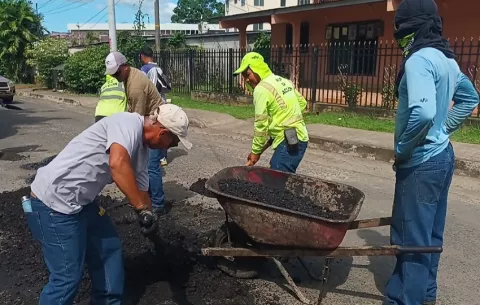 Ministerio de Obras Públicas intensifica campaña de reparación vial en Santiago