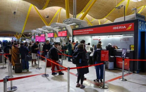 Caracas recibe vuelos de Colombia, Panamá, Rusia y otros países en medio de cancelaciones