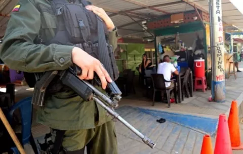 Violencia guerrillera dejó 100,000 desplazados en región colombiana del Catatumbo en 2025