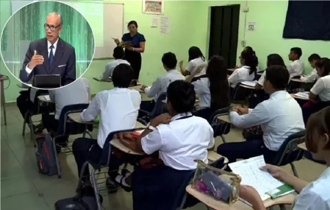 Exministro aboga por agregar más días y horas de clases; también pide ponerle freno a enseñar solo a memorizar