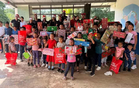 Fundación integrada por jóvenes colonenses llevan programa de integración en las montañas de Coclé