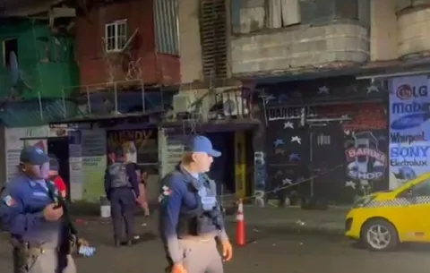 Ataque armado desde un vehículo deja un muerto y un herido en Colón