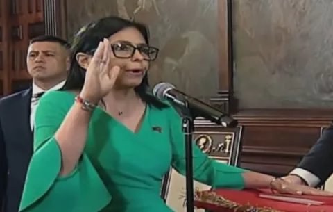 Delcy Rodríguez jura como presidenta encargada de Venezuela tras la captura de Maduro