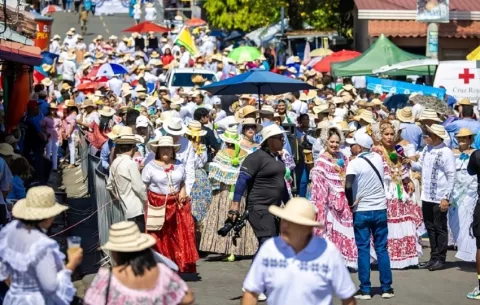 Prohibiciones en el Desfile de las Mil Polleras