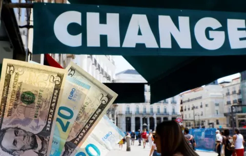 El euro sube con fuerza debido a la debilidad del dólar ante las políticas de Trump