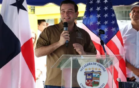 Estados Unidos entrega donaciones médicas en Chitré y Las Tablas