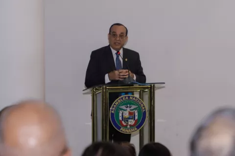 Flores reitera que no se postulará a ningún cargo de elección dentro de la UP