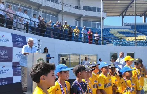 Presidente inaugura en Herrera obras claves en vialidad, vivienda, agua potable y desarrollo social 