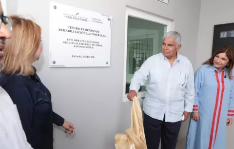 Gobierno inaugura Centro Femenino de Rehabilitación La Esmeralda