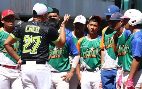 Occidente y Oeste se mantienen invictos en el béisbol juvenil