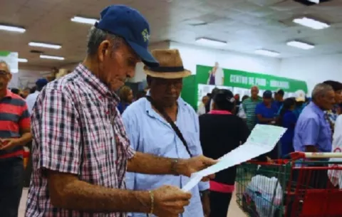 Gobierno pagará en junio intereses retenidos del décimo tercer mes de entre 1972 y 1983 