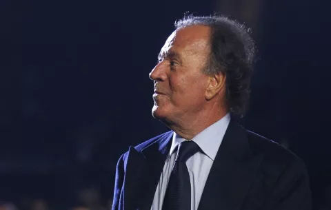 Julio Iglesias tras acusaciones de exempleadas: son 'absolutamente falsas'