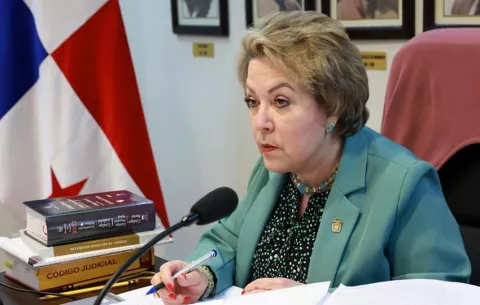 María Eugenia López pretendía seguir en la presidencia de la Corte pese a escándalos; se autopostuló y autovotó