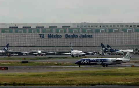 México descarta afectaciones por avisos de Estados Unidos de posible peligro en espacio aéreo