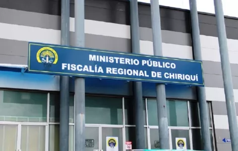 Detención provisional para joven que prendió fuego a su madre