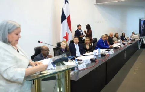 Inicio acalorado debate sobre la eliminación del Ministerio de la Mujer