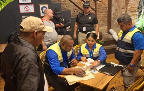 Mitradel inspecciona restaurantes; detecta a 14 extranjeros laborando sin permiso