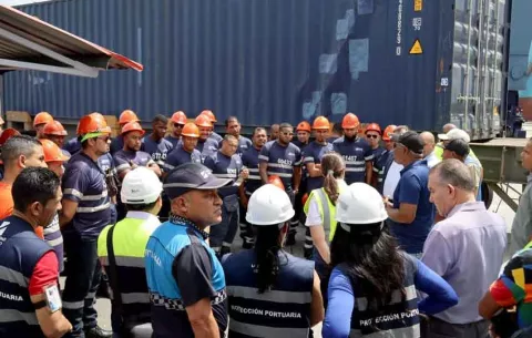  Ministra de Trabajo garantiza estabilidad laboral a trabajadores de Panama Ports Company