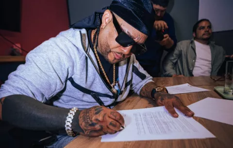 Mr. Saik firma acuerdo de distribución con ADA Music Colombia