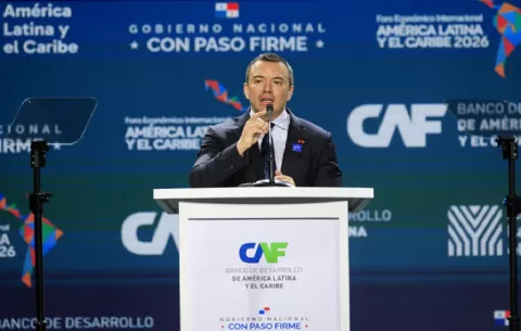 Noboa preside reunión del bloque de seguridad en Ecuador, tras su regreso de Panamá