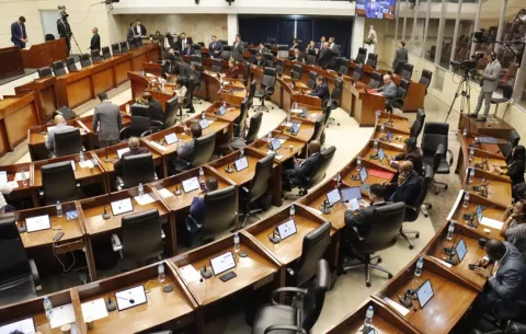 Bancada RM impulsará ley para acabar con la zozobra judicial en procesos de más de 5 años y con varias suspensiones 