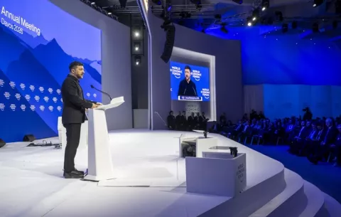 Ucrania, Rusia y EE. UU. dan marcha en Emiratos su primera reunión de paz trilateral