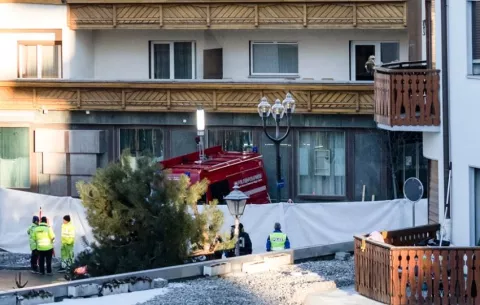 Incendio en bar en estación suiza de esquí causa decenas de muertos y centenar de heridos