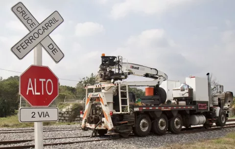 Presidenta de México confirma detención de dos trabajadores de tren Interoceánico que dejó 14 muertos