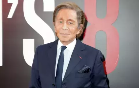 El diseñador italiano Valentino muere en Roma a los 93 años