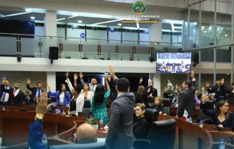 Asamblea aprueba citar a ministra del Mides por denuncias de abusos en albergues