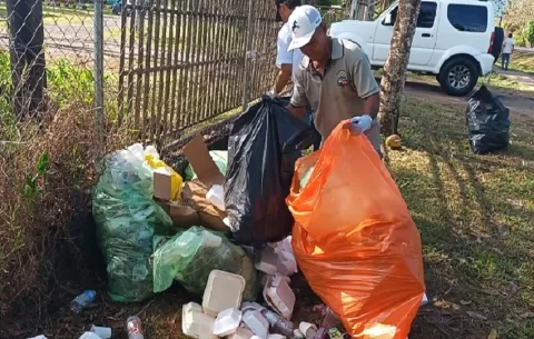 Más de 100 toneladas de basura tras romería en Atalaya ponen en riesgo la salud pública